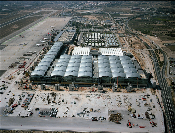 Works in the Alicante airport's terminal in 2010 by Dr Rdl/Wikimedia Commons