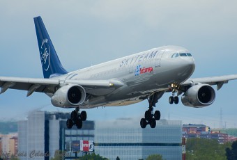 Air Europa, A330 landing at Madrid airport / José Luis Celada Euba