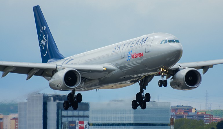 Air Europa, A330 landing at Madrid airport / José Luis Celada Euba