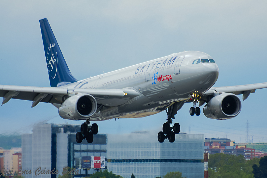 Air Europa, A330 landing at Madrid airport / José Luis Celada Euba