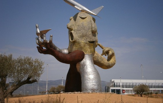 The “man-plane” statue built by Juan Ripollés at Castellón Airport by Sanbec / Wikimedia Commons