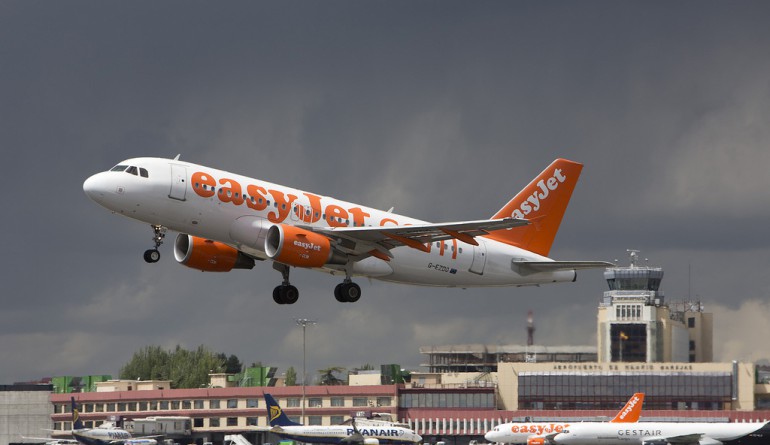 Easyjet takeoff in Madrid airport / Javier Pedreira