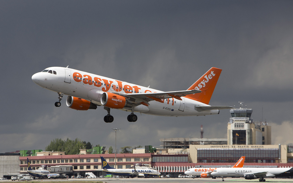 Easyjet takeoff in Madrid airport / Javier Pedreira