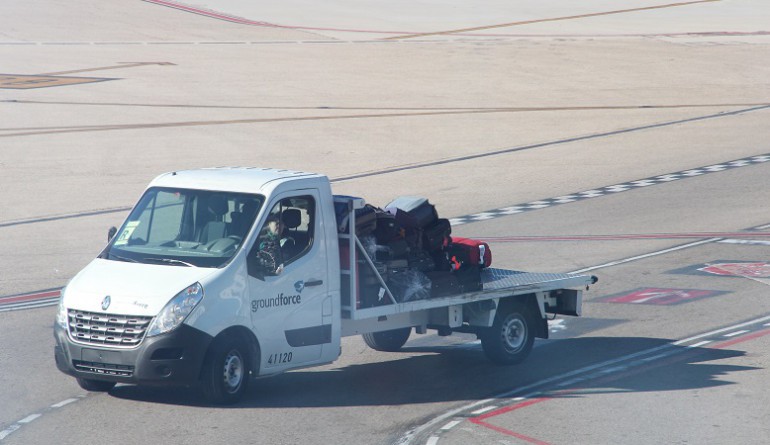 Groundforce equipment in Madrid airport by José Masot