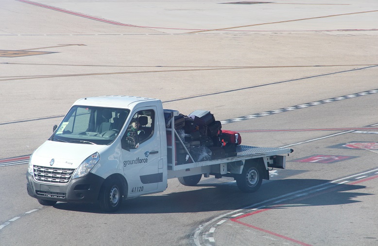 Groundforce equipment in Madrid airport by José Masot