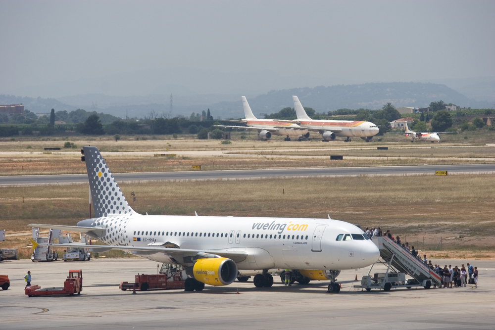 Vueling A320 EC-HHA in Valencia airport by Rob Wilson / Shutterstock.com