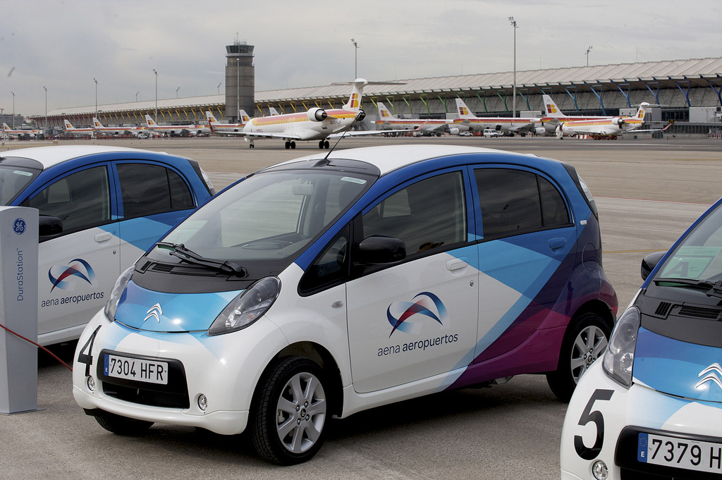 Aena’s electric cars at Madrid airport / Flickr-Ministerio de Fomento