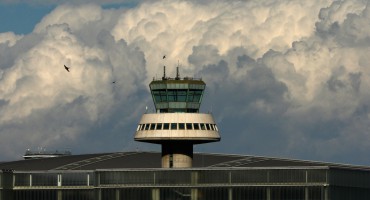 Barcelona airport ATC tower / Victor