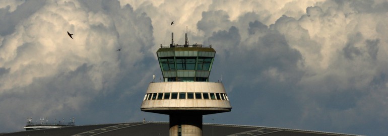 Barcelona airport ATC tower / Victor