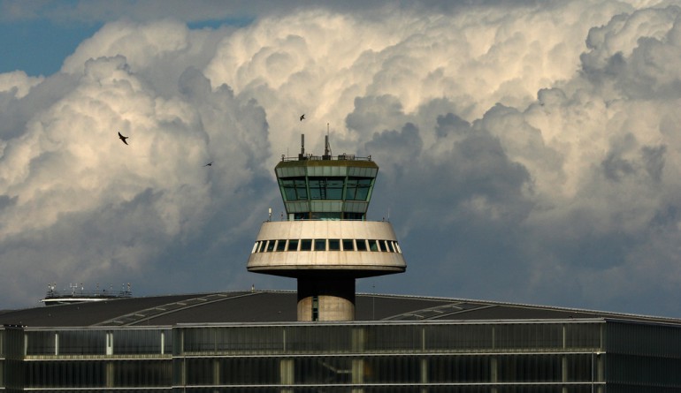 Barcelona airport ATC tower / Victor