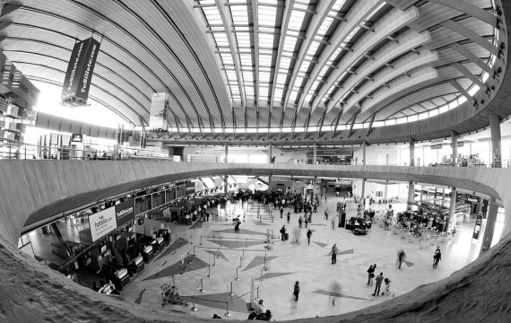 Tenerife South airport terminal / Flickr - rromer