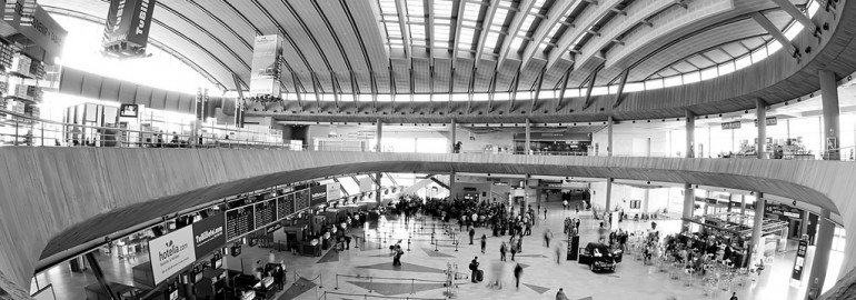 Tenerife South airport terminal / Flickr - rromer