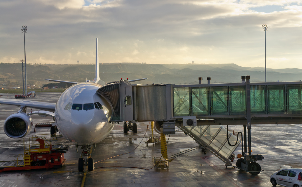 Aircraft connected to airbridge at Adolfo Suárez Madrid Barajas airport / daniele paccaloni