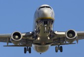 Ryanair aircraft landing / Flickr - Leoncio J
