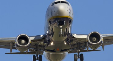 Ryanair aircraft landing / Flickr - Leoncio J