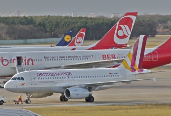 Germanwings A319 together with Air Belin and Lufthansa in December 2012 / Aero Icarus