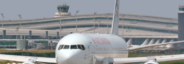 Air Canada Boeing 767-300ER taxiing at El Prat Airport / Wikimedia Commons - Russavia