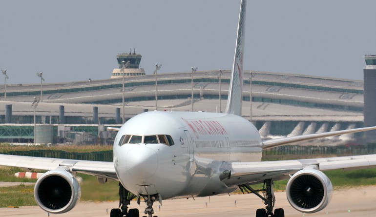 Air Canada Boeing 767-300ER taxiing at El Prat Airport / Wikimedia Commons - Russavia