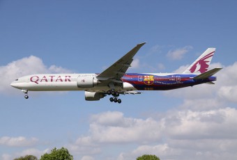 Boeing B773 Qatar In FC Barcelona At London Heathrow by David Osborn - Flickr
