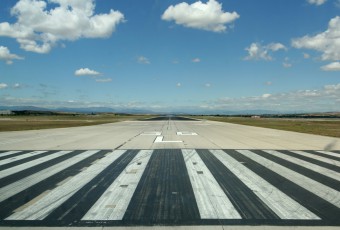 Runway at Barajas airport Madrid by Oz-Flickr