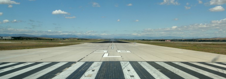 Runway at Barajas airport Madrid by Oz-Flickr