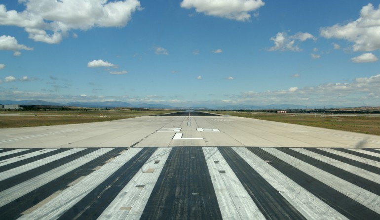 Runway at Barajas airport Madrid by Oz-Flickr