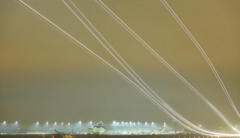 Runway 36L at Terminal 4, Madrid Barajas airport by Mario Rubio García - Flickr