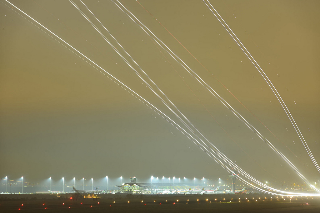 Runway 36L at Terminal 4, Madrid Barajas airport by Mario Rubio García - Flickr