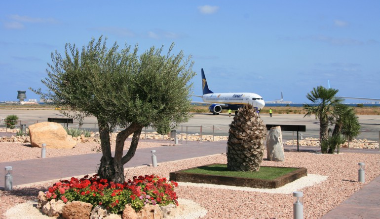 Murcia-San Javier airport by Joaquin Vanschoren - Flickr