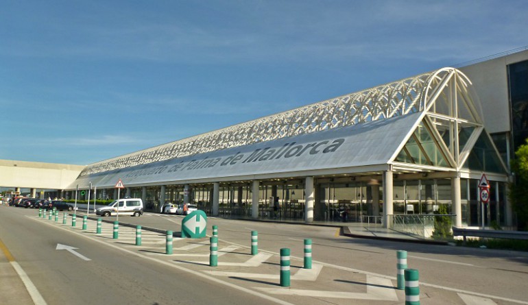Terminal C of Palma de Majorca Airport by Wusel007 - Wikimedia Commons