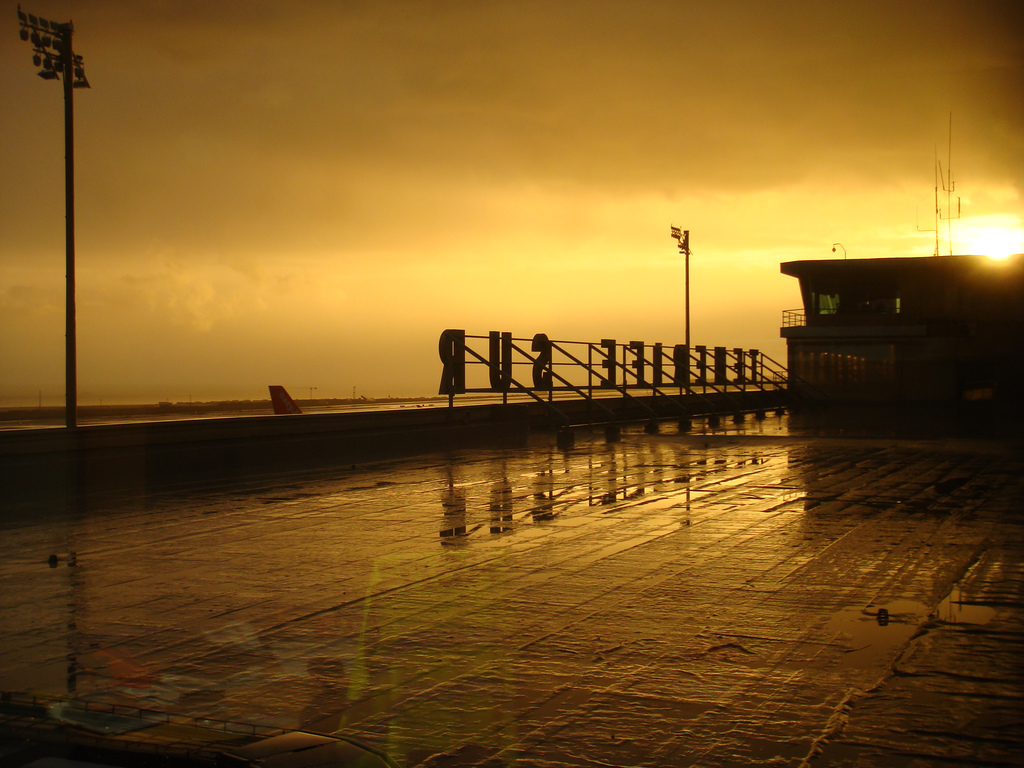 Tenerife Sur Airport Terminal/Flickr - MarinoCarlos