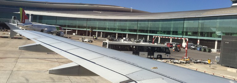 Groundforce equipment seen from an airplane at Barcelona airport by Yasunari Goto - Flickr