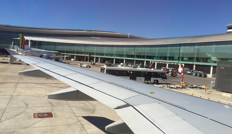 Groundforce equipment seen from an airplane at Barcelona airport by Yasunari Goto - Flickr