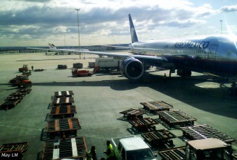 Aeromexico Plane in Madrid by May LM - flickr