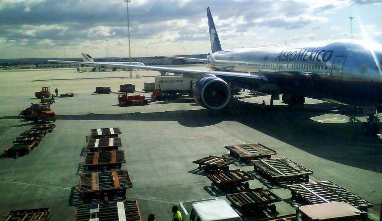 Aeromexico Plane in Madrid by May LM - flickr