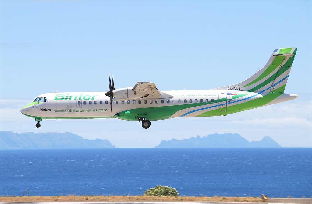 Binter Canarias ATR 72-500 EC-KGJ landing in Funchal by Aero Icarus