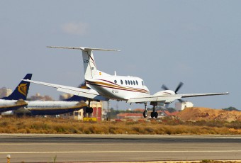 EC-IUX, Beech Super King Air B200, (cn BB-1840), TAS Transportes Aéreos del Sur, landing at San Javier by Fotero - Flickr