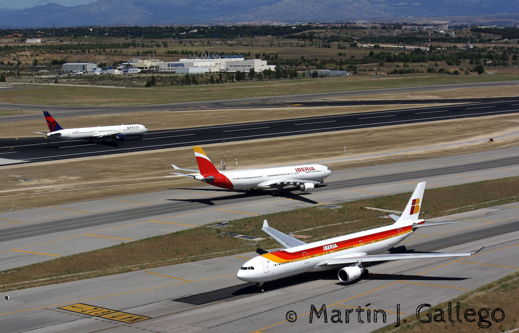 Two Iberias and one Delta operating on the Madrid airport runways