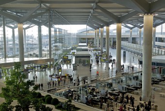 Málaga airport, Terminal 3. Wikimedia Commons.