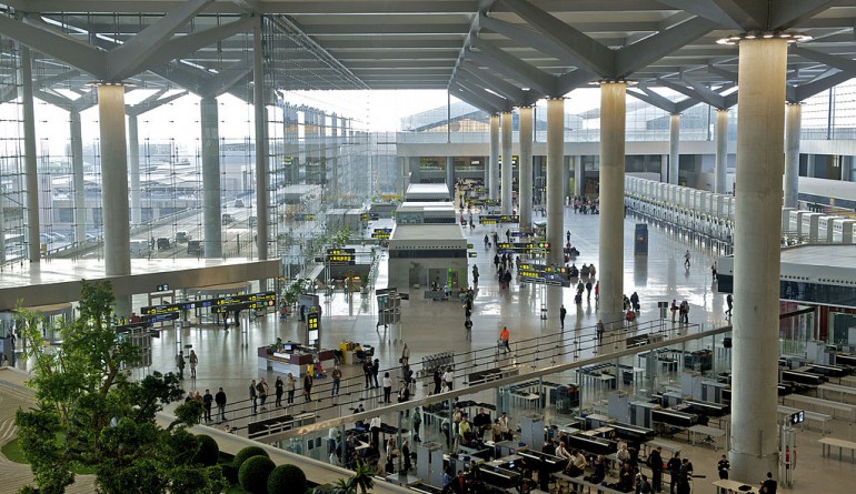 Málaga airport, Terminal 3. Wikimedia Commons.
