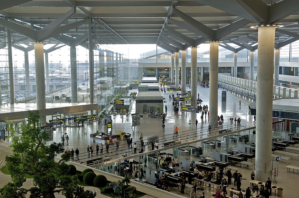 Málaga airport, Terminal 3. Wikimedia Commons.
