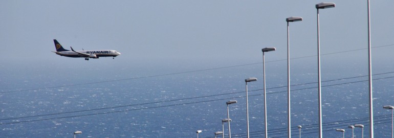 Ryanair arriving in Tenerife South by Carlos Lopez Echeto Marrero