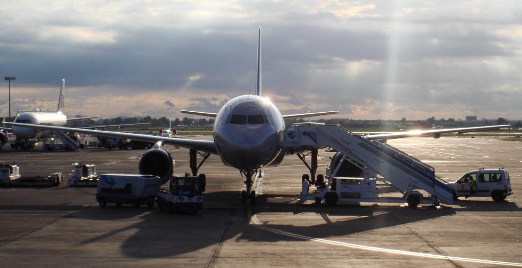 Aircraft at the Ibiza airport's platform by Jordi Sanchez Teruel - Flickr